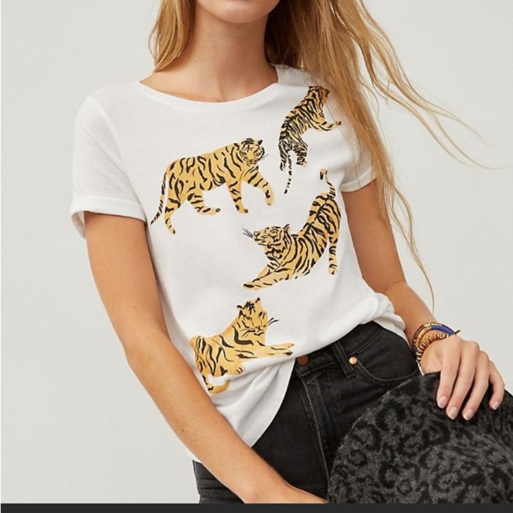 Anthropologie Tiger print Graphic t- shirt white cotton tee size M